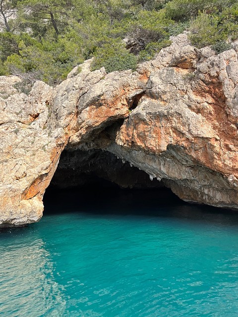 Discover the beaches and coves of the Costa Blanca and the Balearic Islands